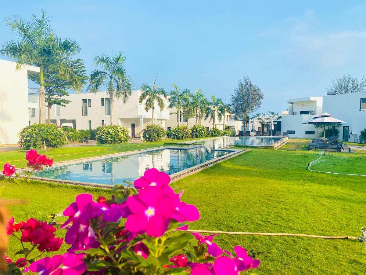 Biet Thu Mat Tien Bien Saint Simeon Resort فونج تاو المظهر الخارجي الصورة